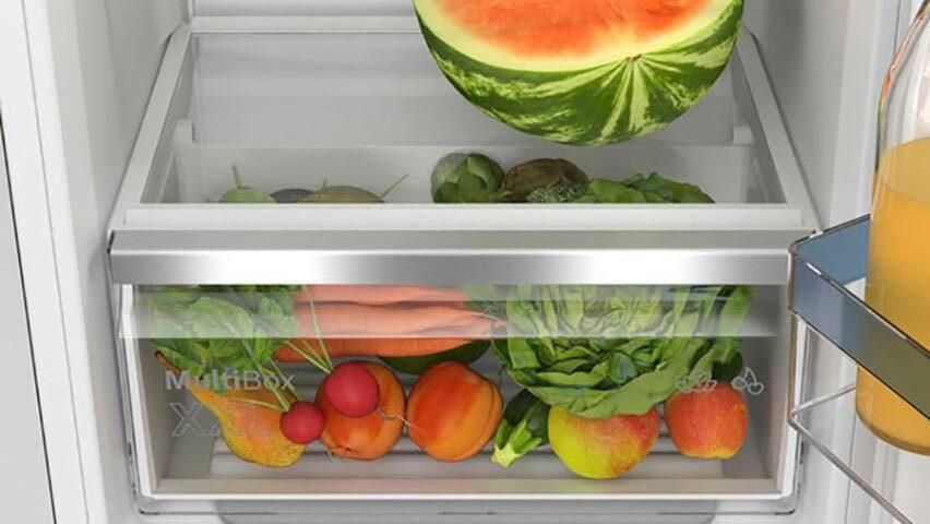 Bosch KIL32VFE0 Serie 4 -Inbouw koelkast met vriesvak 102.1 x 54.1 cm Vlakscharnier -Multi Box XXL: een extra ruime lade voor groente en fruit Led verlichting SuperKoelen koelt nieuwe etenswaren in de koelkast sneller - Foto 9